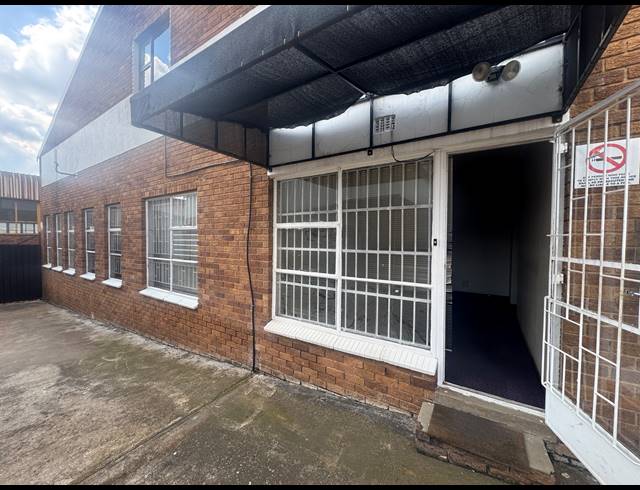 1,000M² WAREHOUSE TO LET IN WYNBERG